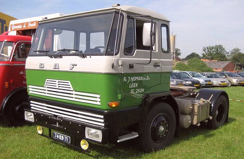F1600 сідельний тягач