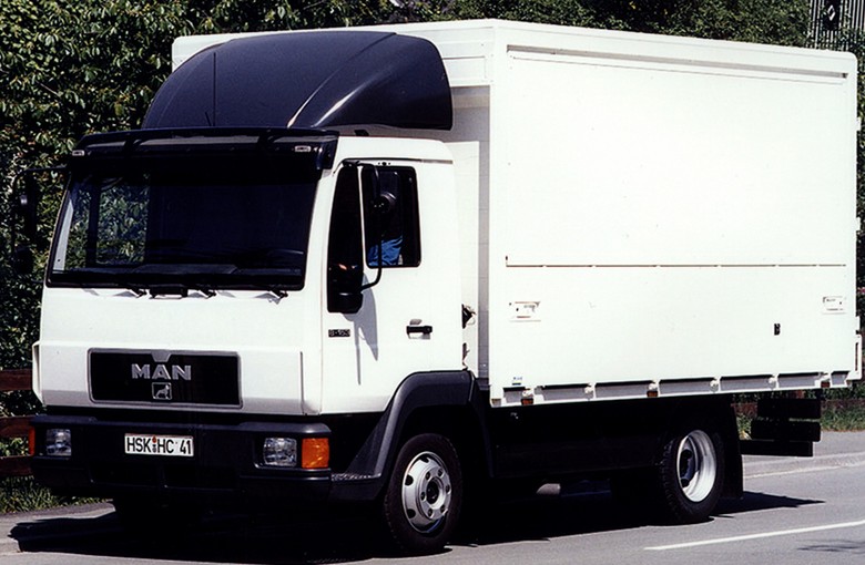 L2000 грузовик c бортовой платформой/шасси