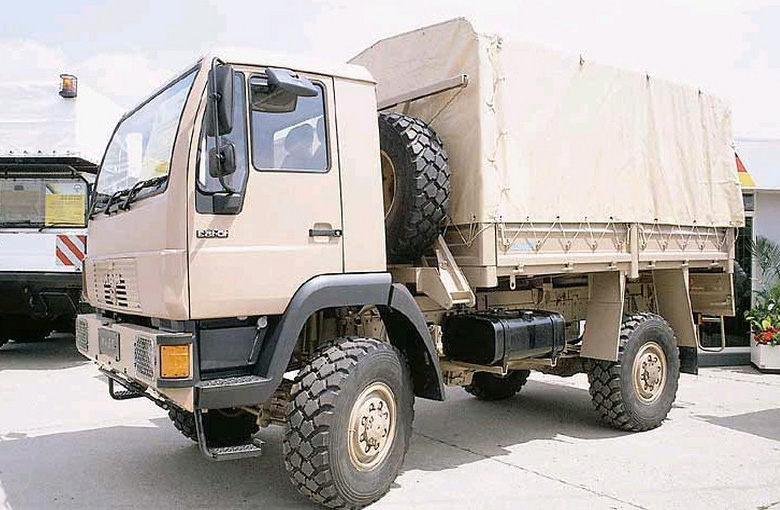 M грузовик c бортовой платформой/шасси