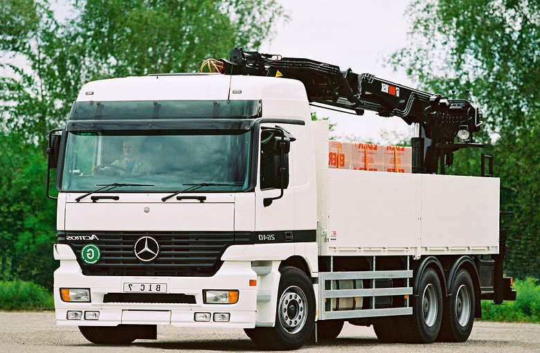 TRUCK ACTROS вантажівка c бортовою платформою / шасі