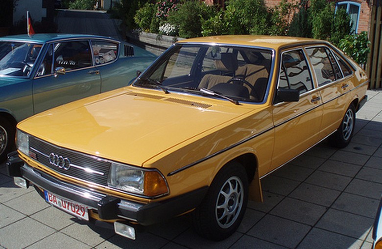 Audi 100 (1977 - 1983)