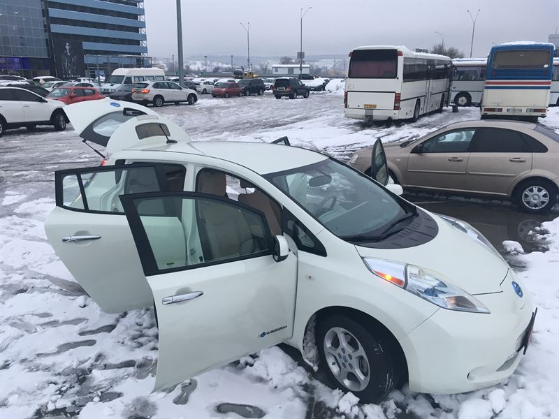Разборка NISSAN LEAF I хэтчбек (ZE0) (2010 - 2012)
