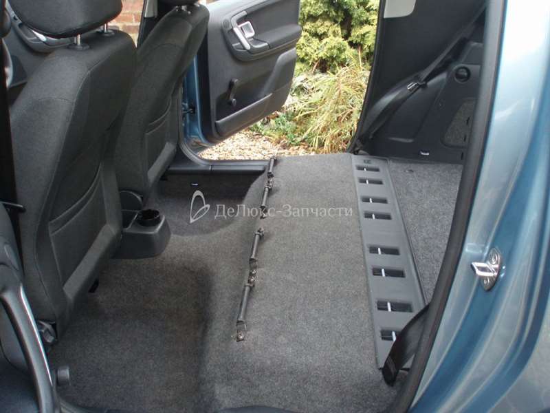 Авторазборка SKODA ROOMSTER минивэн (5J7) (2006 - 2015)