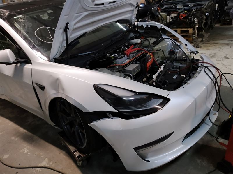 Разборка TESLA MODEL 3 седан (5YJ3) (2016 - 2026)