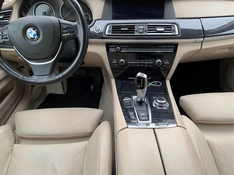 Разборка BMW 7 седан (F01, F02, F03, F04) (2008 - 2015)