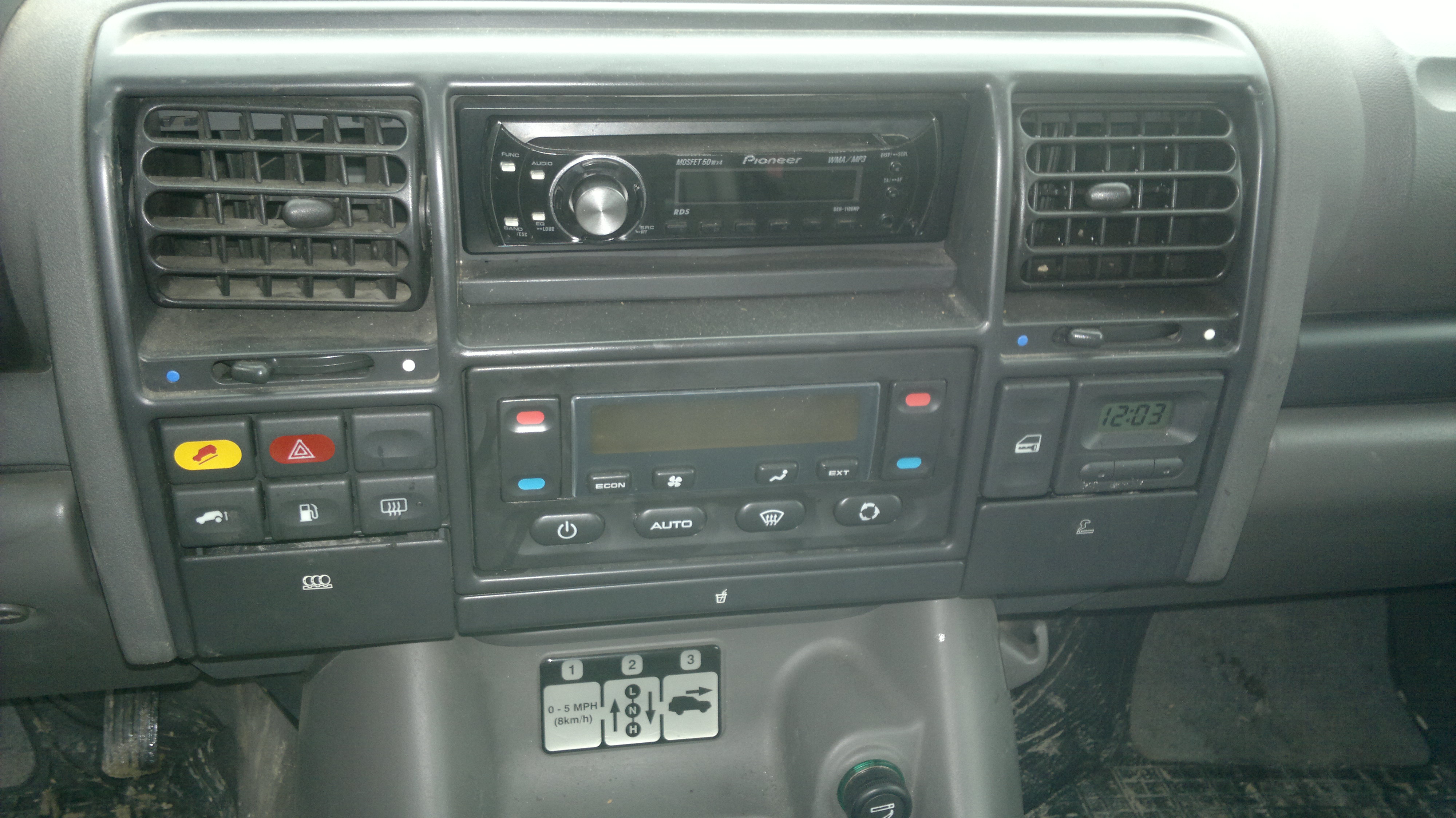Авторазборка LAND ROVER DISCOVERY II внедорожник (LJ ,LT) (1998 - 2004)